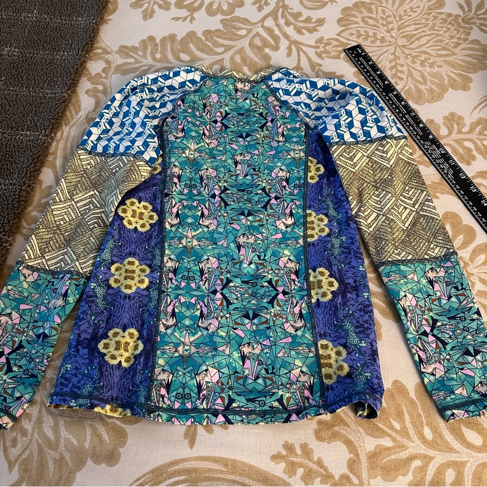 Maaji Geometric Designed Rash Guard - Picture 6 of 10